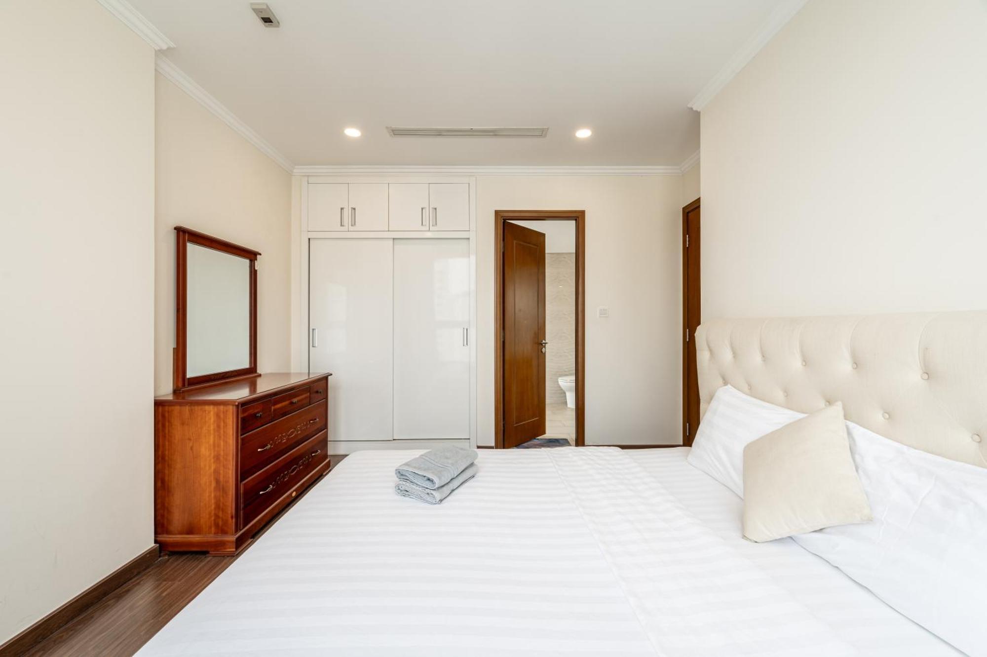 The Landmark Vinhomes Serenity Apartment *